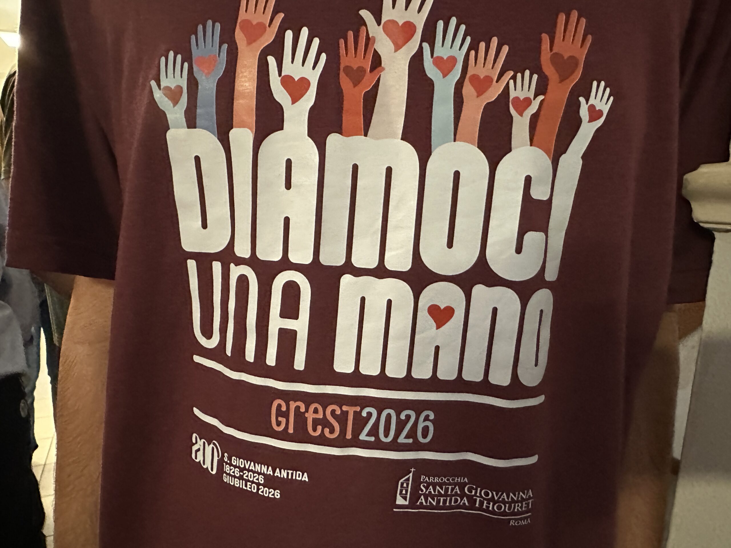 2026-06-07-grest-maglietta-diamoci-una-mano